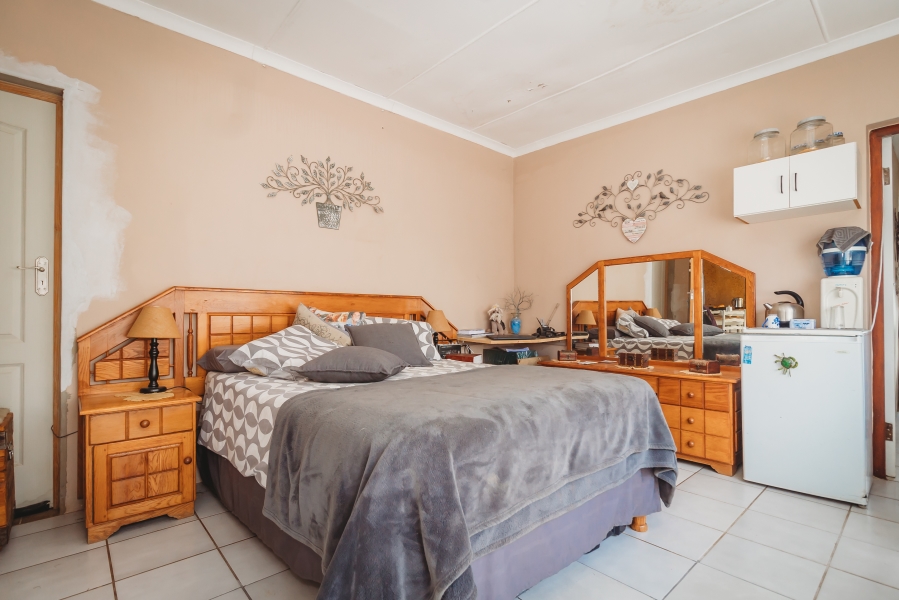 5 Bedroom Property for Sale in Denneoord Western Cape